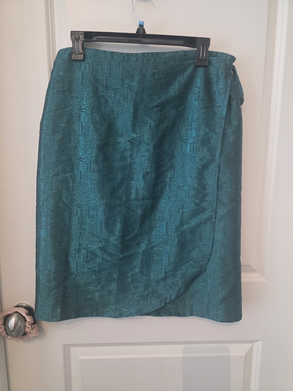100% Thia Silk Wrap Skirt